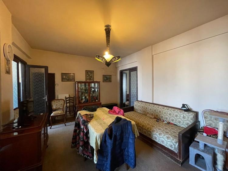 Apartament cu 4 camere, mobilat în Calea Victoriei