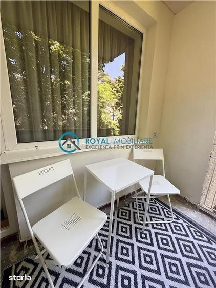 Apartament cu 3 camere semidecomandat în Democrației