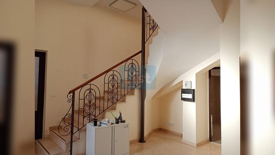 Casă individuală cu 4 camere cu Canalizare în Central