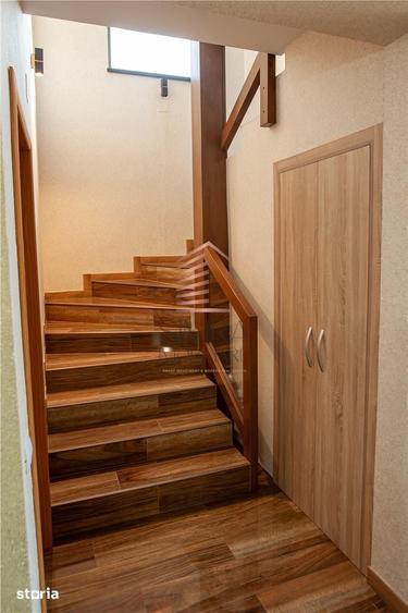 Casă cu 7 camere decomandat cu Teren 485 Mp în Iosia