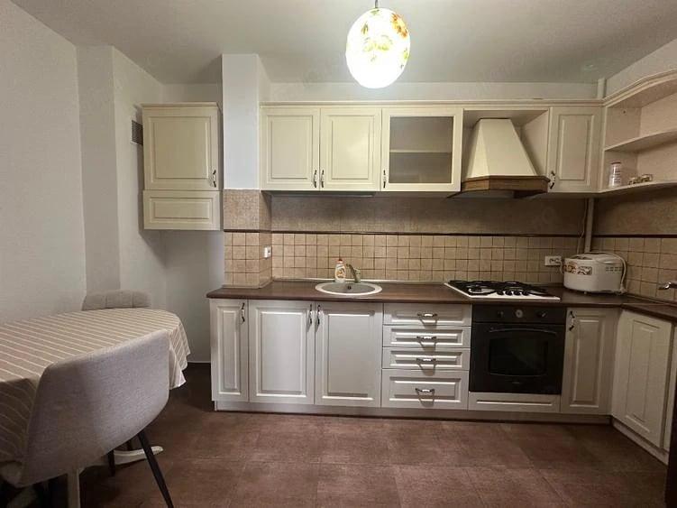 Apartament cu 3 camere, mobilat în Lacul Tei