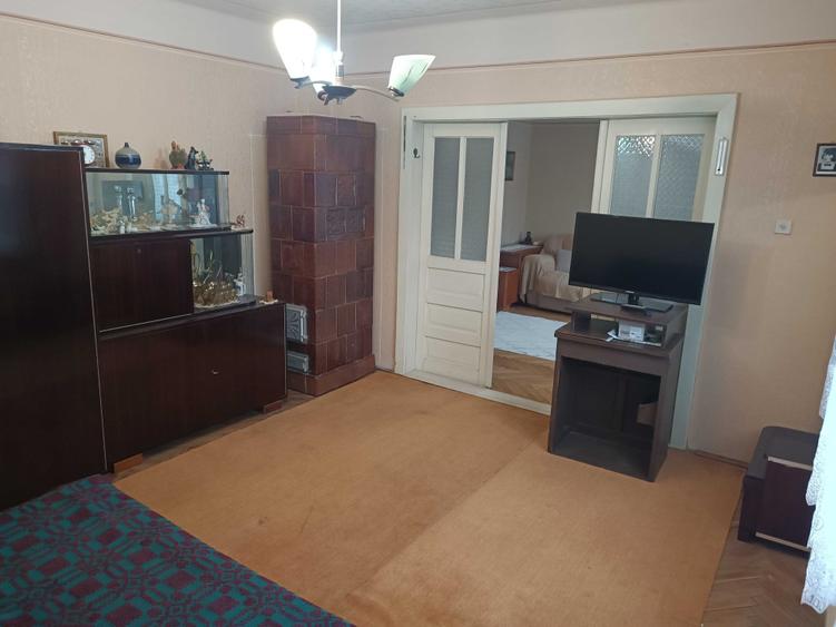 Casă cu 3 camere decomandat în Central