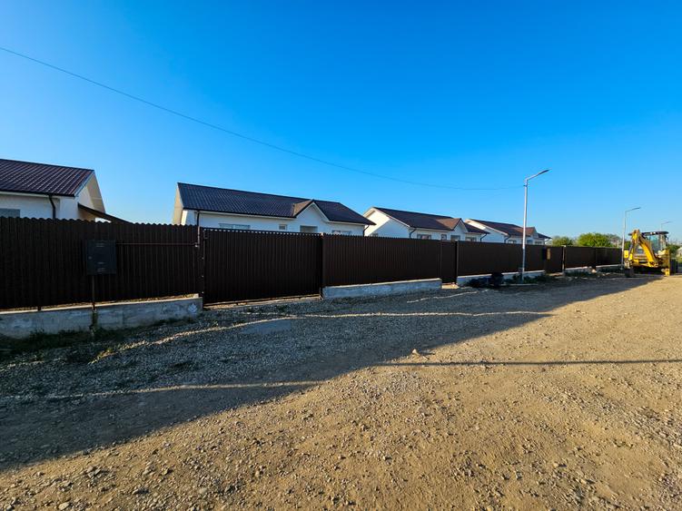 Casă individuală cu 4 camere cu Teren 452 Mp în Săbăreni