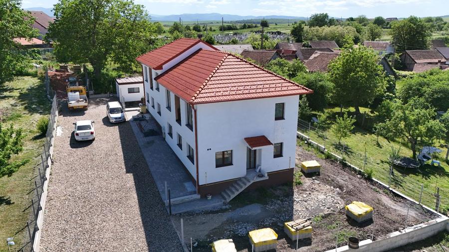 Casă cu 4 camere cu Teren 300 Mp în Șura Mică