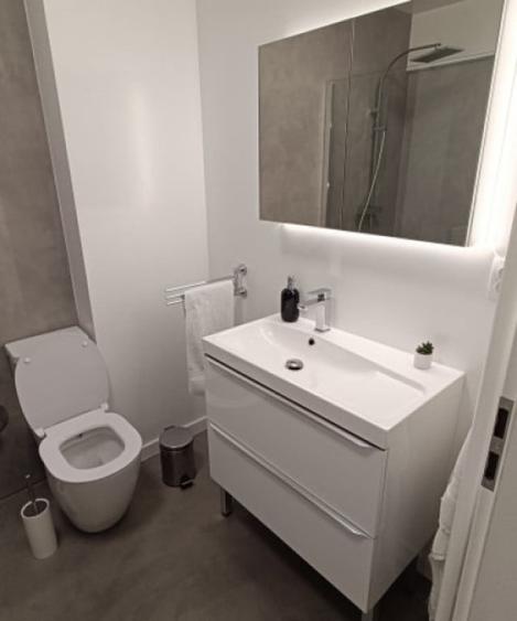 Apartament cu 3 camere semidecomandat în Florești — fotografia 3