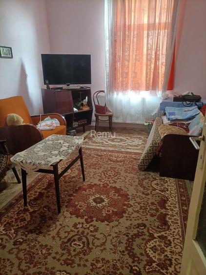 Apartament cu 3 camere decomandat în Exterior Vest
