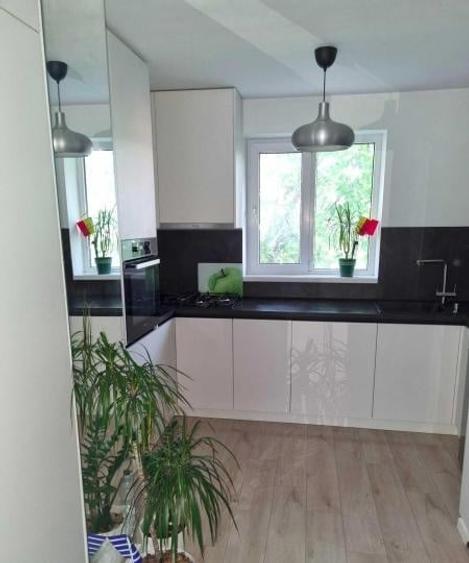 Apartament cu 3 camere semidecomandat, mobilat în Ștefan cel Mare