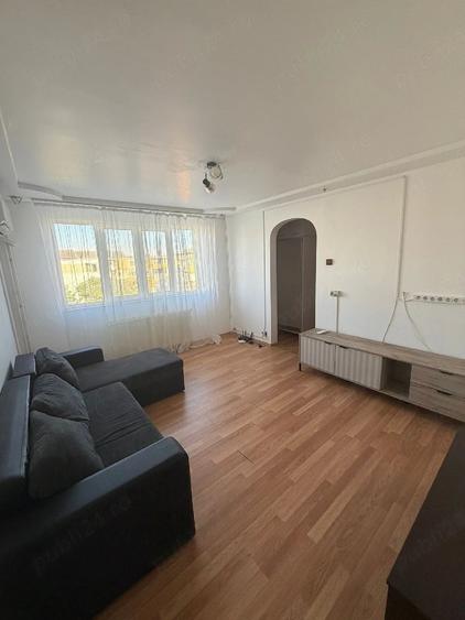 Apartament cu 3 camere semidecomandat în 9 Mai