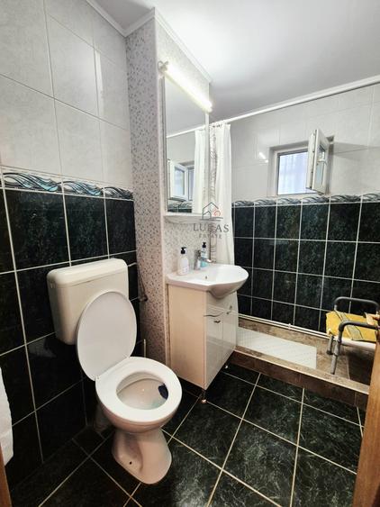 Apartament cu 3 camere decomandat, mobilat în Dacia