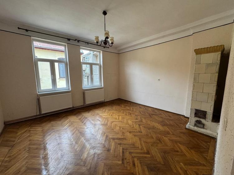 Vanzare apartament cinci camere vila D+P+2 Medicina Cotroceni - 10