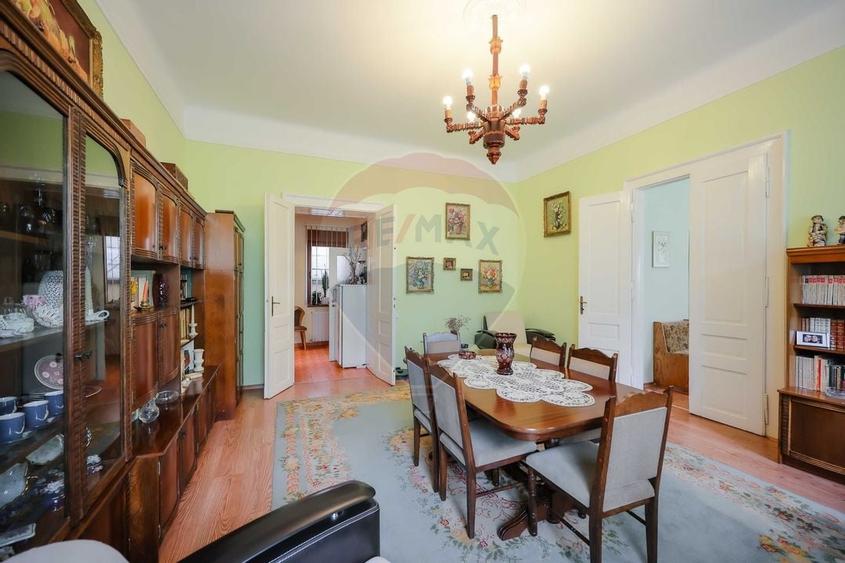Casă cu 7 camere de vânzare în zona Ultracentrală - 2