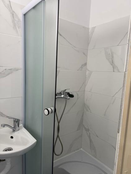 Camera de camin cu baie proprie - 2