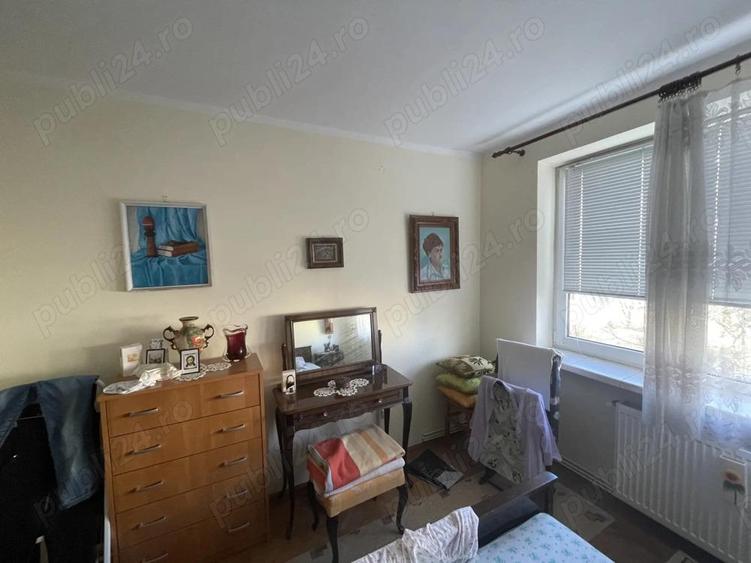 Babes ,2 camere semidecomandat, etaj , balcon, mobilat si utilat, euro - 5