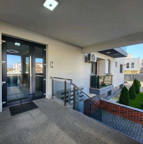 Apartament 3 camere cu parcare - 1