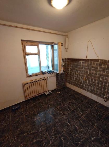 Apartament 3 camere , confort 1 , decomandat , 1984 - 1