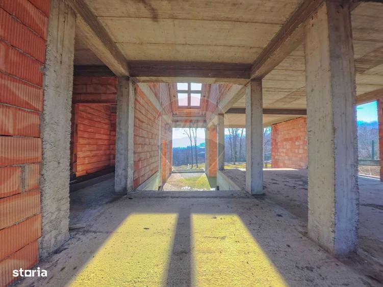 Casa la rosu cu autorizatie valabila in Hemeius - Fantanele - 5