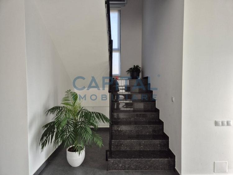 Casa ultrafinisata, garaj, panouri fotovoltaice - 11