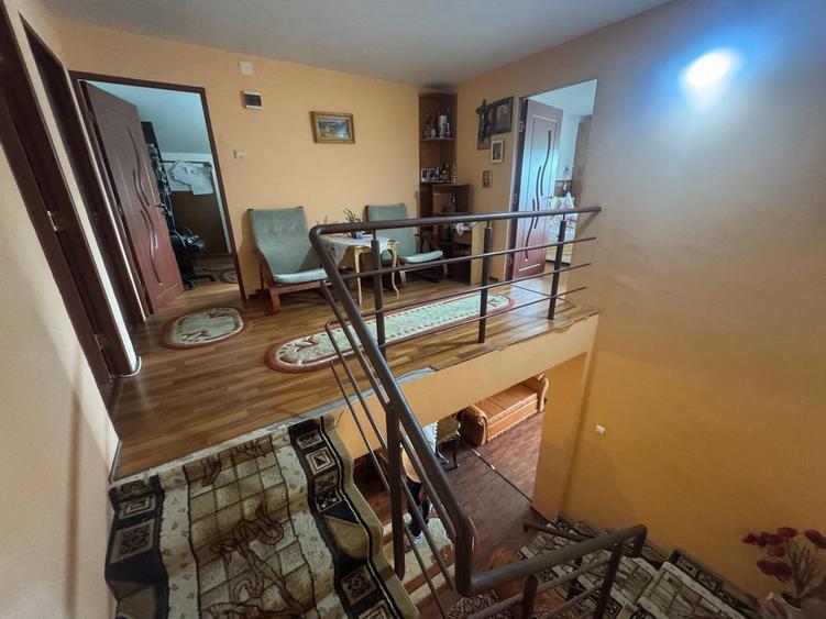 Valea Rediului ,vila tip duplex la strada principala , langa lac , libera - 3