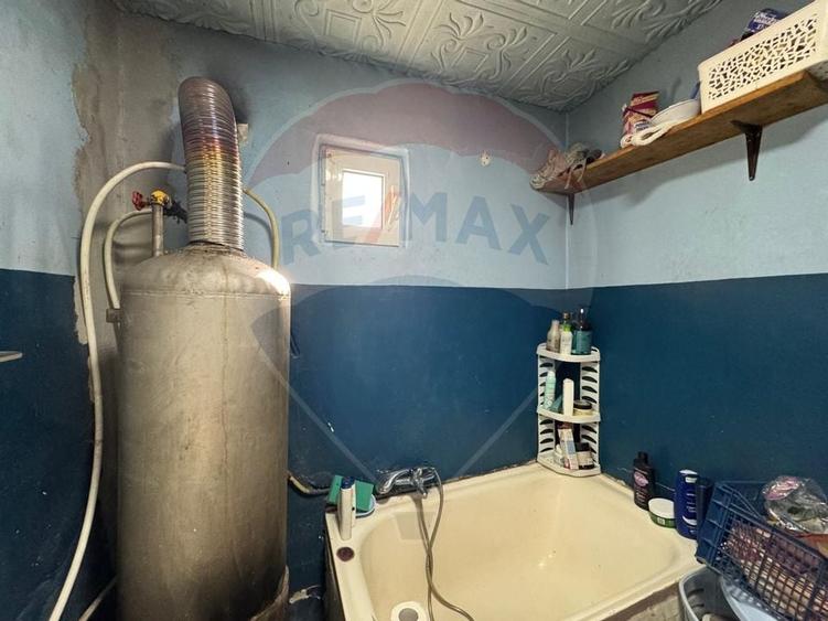 Oportunitate- 381 mp teren/ casa -str. Padurii(acces rapid la A1) - 13