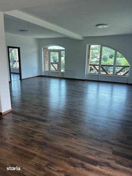Casă cu 4 camere cu Teren 160 Mp în Central