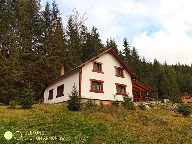 Casă cu 6 camere cu Teren 970 Mp în Pojorâta