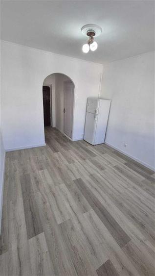 GARSONIERA LIBERA ETAJ 2 DIN 3 BAZA 3 - 1