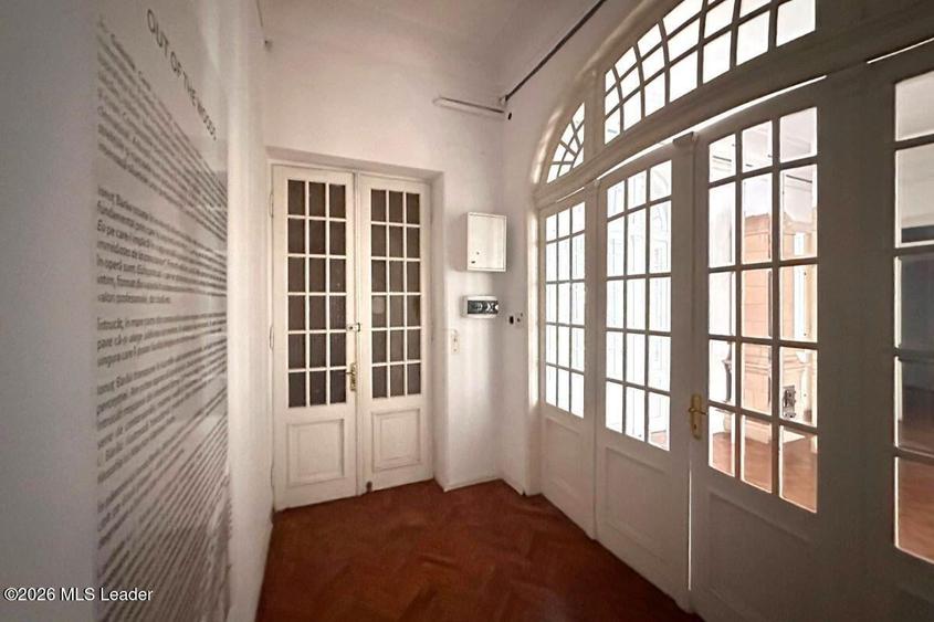 B-dul Carol 59, 222 mpu, 9 camere, etaj 1 din 3, balcoane 14 mp - 9