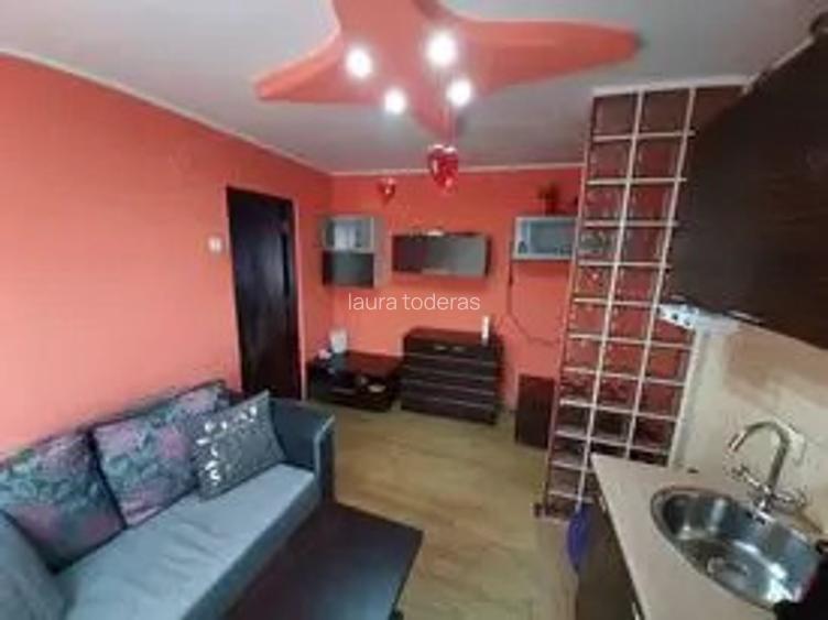 Garsoniera 2 camere de inchiriat etj 1 pret 220E fix Garsoniera 2 camere de inchiriat etj 1 pret 220E fix
