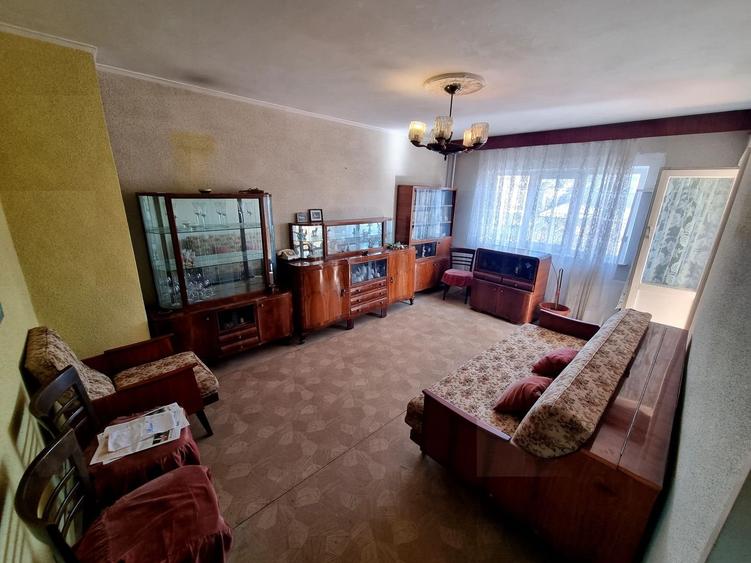 Navodari central -apartament 3 camere decomandat stradal - 1