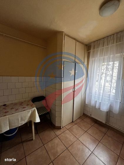 APARTAMENT SEMIDECOMANDAT - ETAJUL 1 - 4