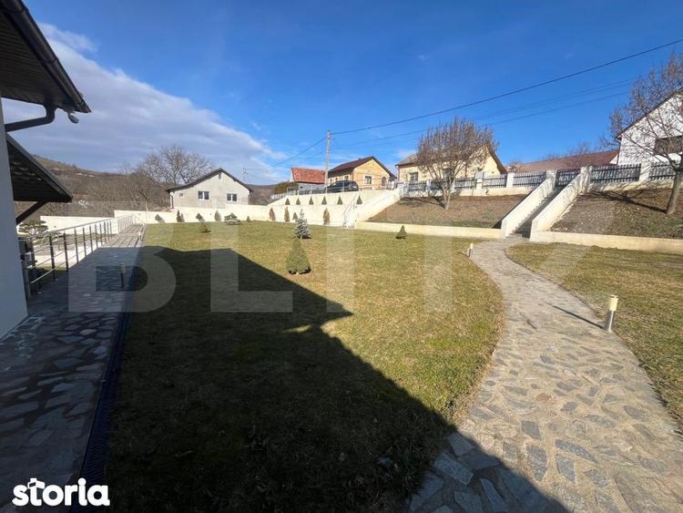 Tihna, spatiu si bucuria de a trai: O proprietate de exceptie in sat F - 19