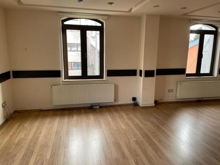 Piata Victoriei | Cladire de Birouri de vanzare - 2