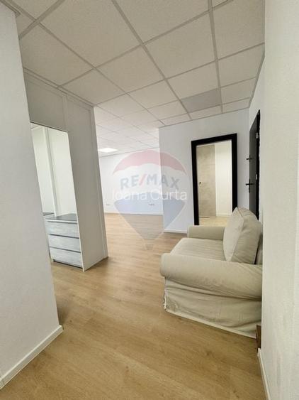 Spatiu nou, la prima inchiriere, pretabil cabinet, salon, etc..