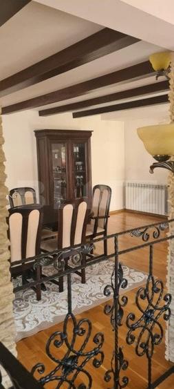 Casă individuală cu 7 camere cu Garaj în Fieni