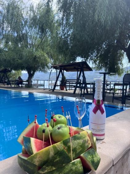 Pensiune Mont Blanc Eselnita Clisura Dunarii Comision 0 - 7