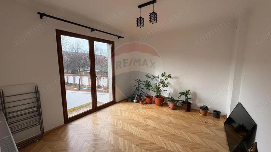 Casa renovata cu 3 camere zona Mosnei - 14