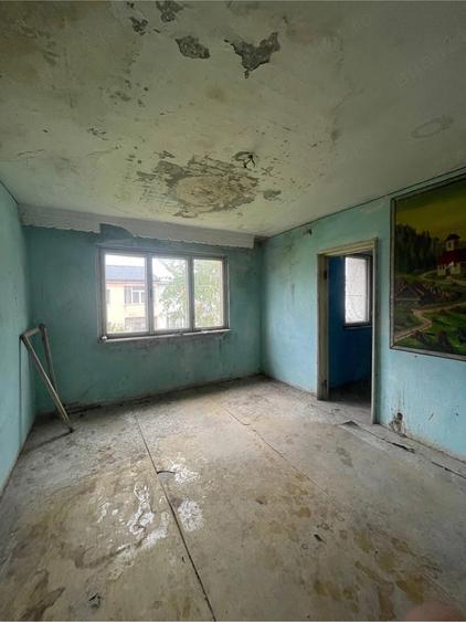 Melodiei 8,apartament 2 camere,etaj 4,trebuie renovat,33000 euro negociabil - 1