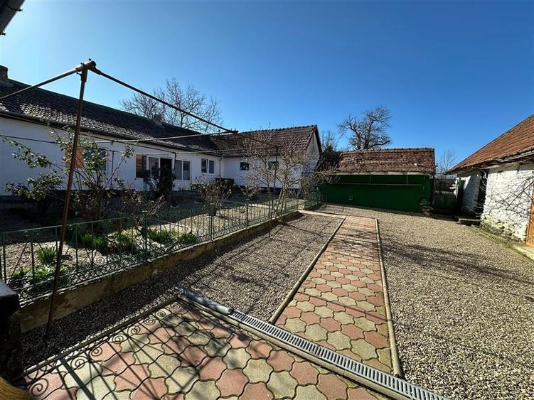 Casa Solida, pentru Familie extinsa,  cu Gradina si Teren, Doclin - 32