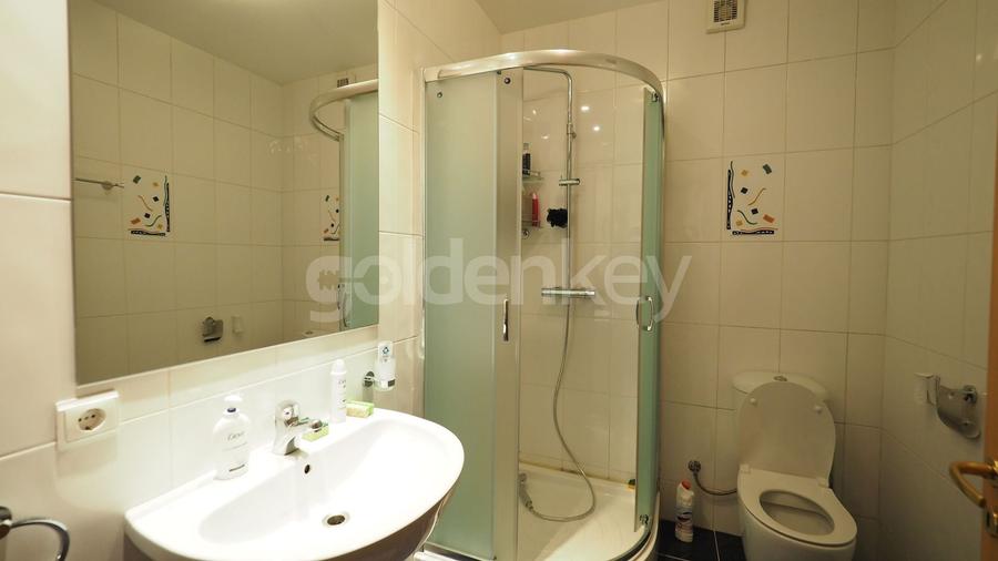 Vila cocheta cu 6 camere, piscina comuna si loc de joaca - 8