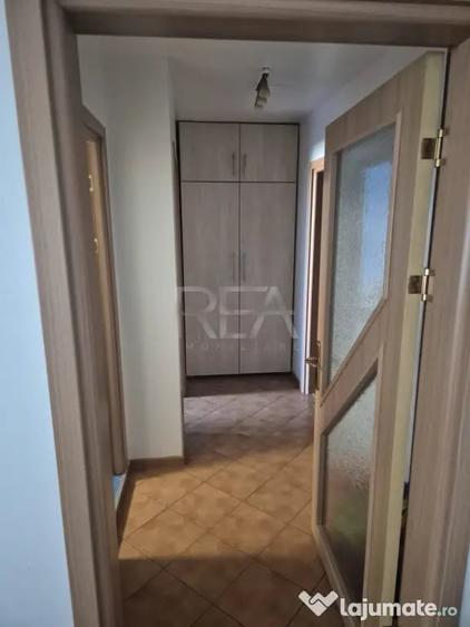 Apartament cu 3 camere semidecomandat în Colentina
