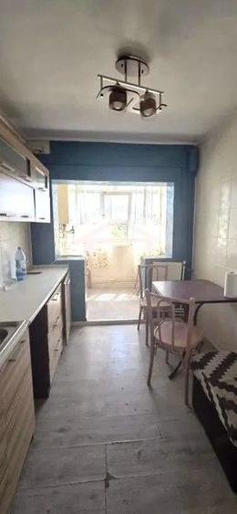 Apartament cu 3 camere decomandat în Micro 16