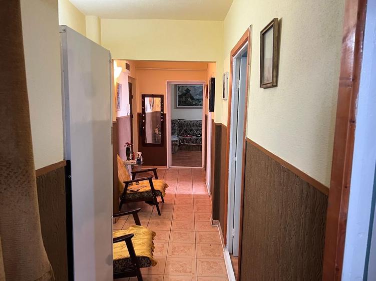 Apartament 3 camere, decomandat - 1