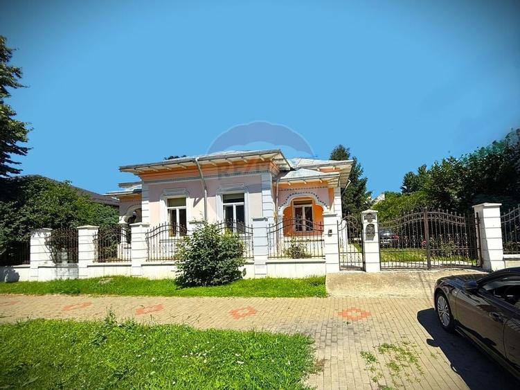 Casa interbelica de vanzare - probabil cea mai frumoasa din Roman - 2