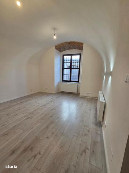 inchiriere - Spatiu de birouri situata in Piata din CENTRUL VECHI - 8