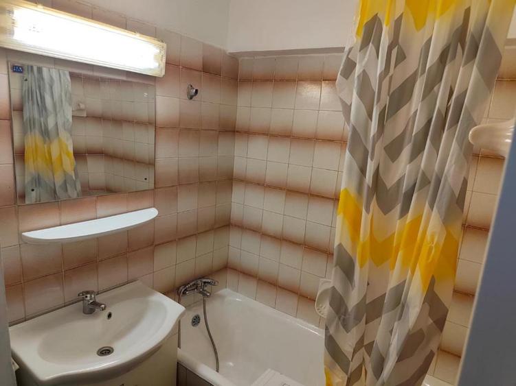 Piata Unirii,Inchiriere 3 camre ,la 500 de metri de metrou, etaj 1 - 3