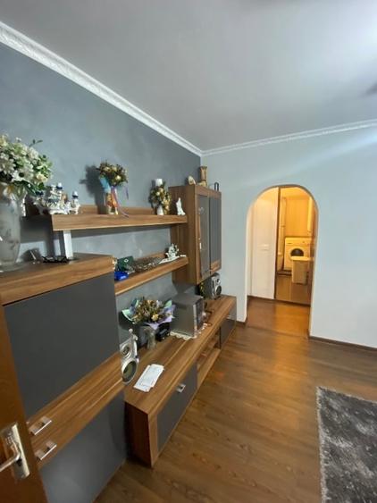 Mioritei 21. Apart. mobilat 2 camere semidecomandate etaj 1 - 9