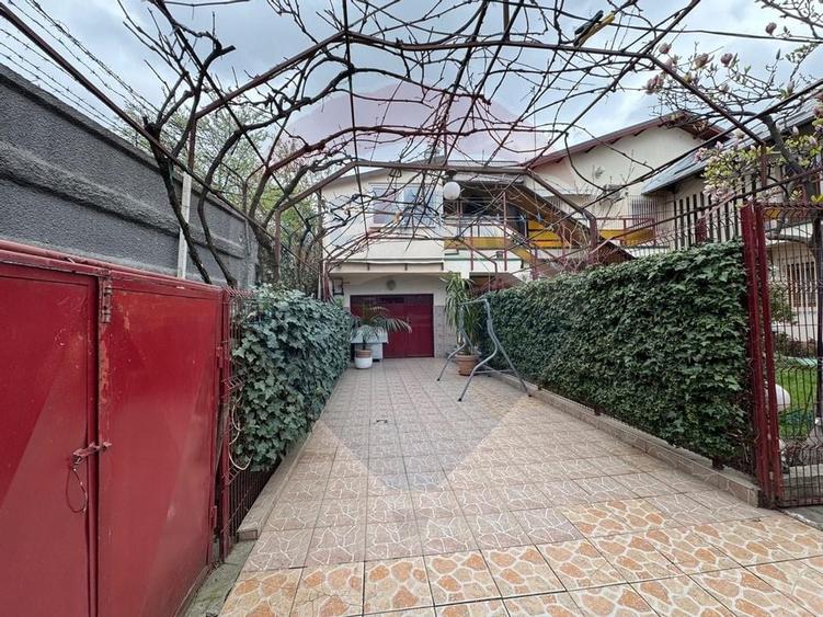 Casă / Vilă cu 8 camere de vânzare în zona Industriilor/Republica - 12