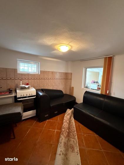 Casă cu 8 camere cu Teren 1300 Mp în Păulești