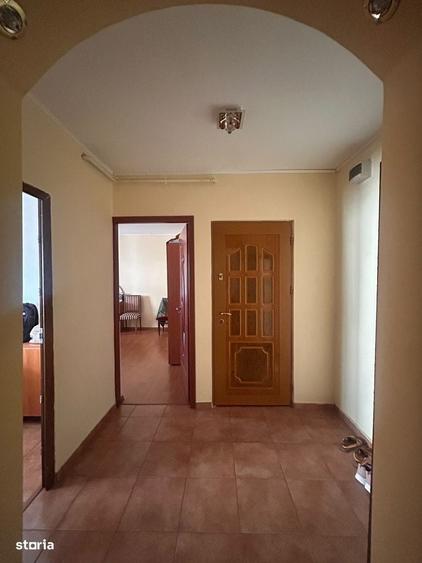 Apartament cu 3 camere decomandat în Exterior Vest