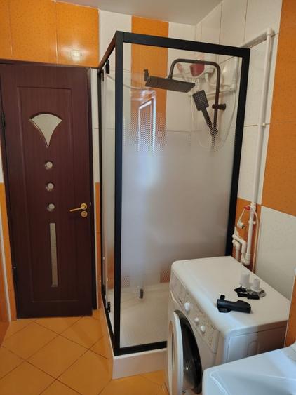 Eroii Revolutiei, doua minute metrou - 13